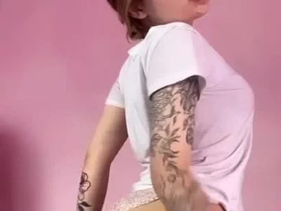 Enticing ass  shaking by aleya-cute