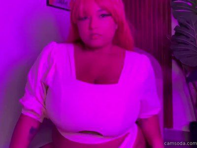 Do you like my pink room? I'm waiting for you