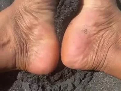 Kitty (Coco-minx) - Feet on the beach on Camsoda 