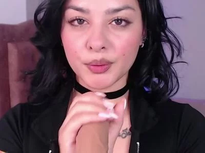 Mariana (Ashleytattoo) - deep look and handjob on Camsoda 