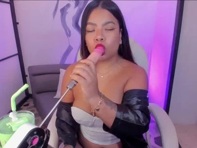 Amaara Lee (Amaaralee) - Sucking 🔥 on Camsoda 