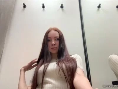 Im in fitting room by Avroramy