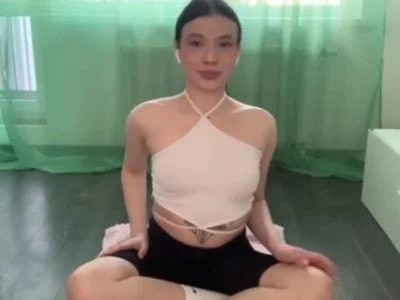 Karina-Walker - Sexy yoga in tight-fitting clothes on Camsoda 