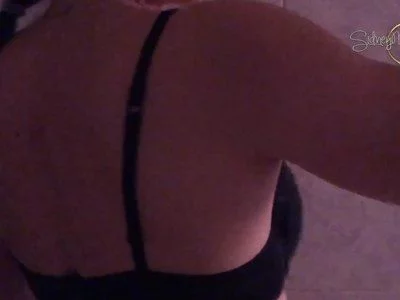 SidneyMoonXXX (sidneymoon) XXX Porn Videos - Flexing my biceps HD
