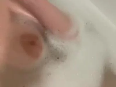 Grace (Dorettaclowes) - I take a bath on Camsoda 