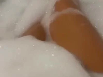 Hot bath by KendalKiss