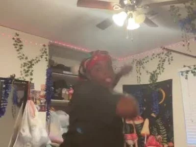 Twerk vids🍑 by hunnybee-alleh