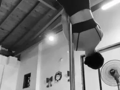 Pole dance 🦾 by AryaStar
