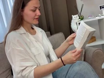 I'm reading a book by ArletteBonde