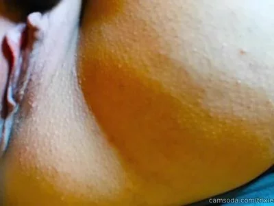 My Vibrator Exposed My Weak Spots by Trixiedoescamcam