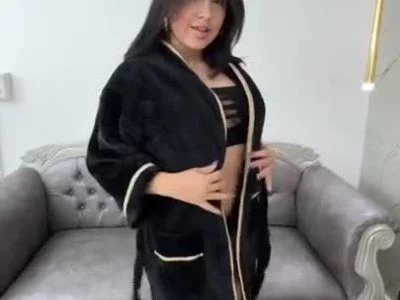 I look better without my robe for you by AnaLevi
