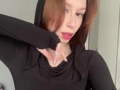 so hot girl here ! by Phyllis