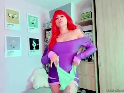 Hot daphne gets naked by Starbloom