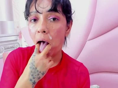 finger show and much salive in  face 🤤💦 by lilith-bdsm