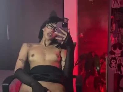 bad kitty playing alone and masturbating with her fingers in front of the mirror having real orgams by Elissecinnamon