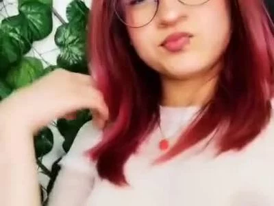 A short video where I look very pretty 💞💞 by Lily-Fleming