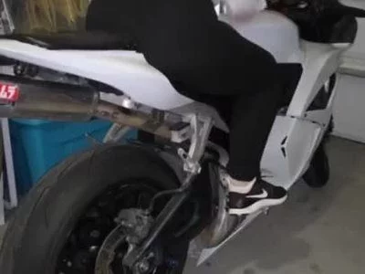 Bouncing my ass on my sport bike by Lohse Divine