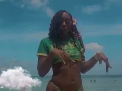 Moving my ass on the beach! by NATALIE-PARKER