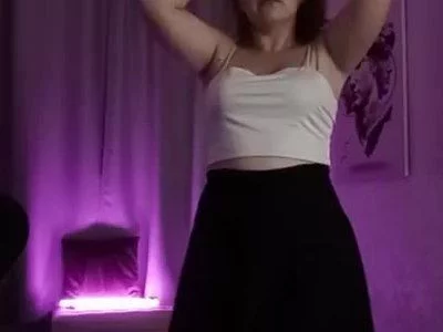 Girl in a skirt by Rosa