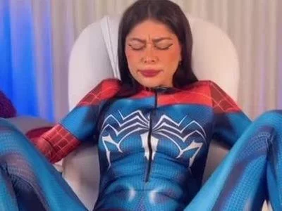 Squirt torturing my pussy with fuck machine 💦 by Naty Spiice 😊
