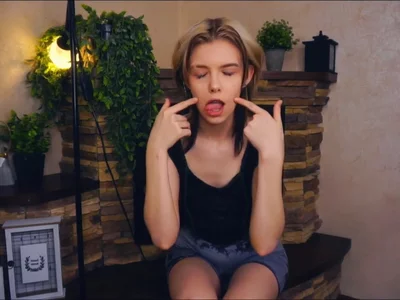 Lilian (Haydeesarraga) - dirty moves towards you on Camsoda 