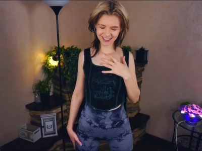Lilian (Haydeesarraga) - Tour on my sexual body on Camsoda 