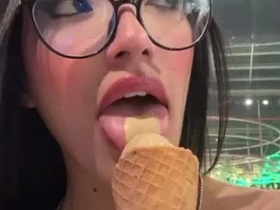 Lissafeniix - Be my Ice Cream 👻 on Camsoda 