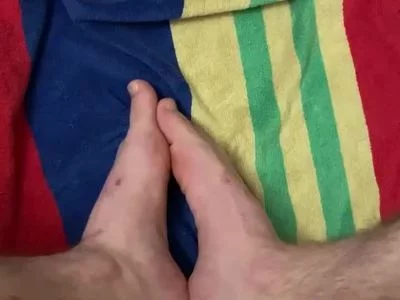 Masturbating and Cumming on Feet by bluebhyena