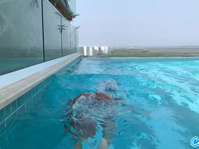 Slow motion swimming by MarianFarrah