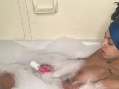 Jackrabbit masturbation in bubble bath by mariaa-skyy
