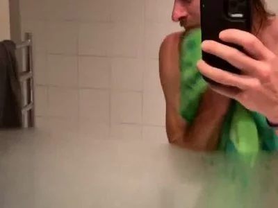 Dsteezy (dk52dude) XXX Porn Videos - singing in the shower