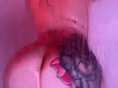 TWERKING NAKED IN SHOWER SEXY 💦🤤🎂 by barbiebeauty7