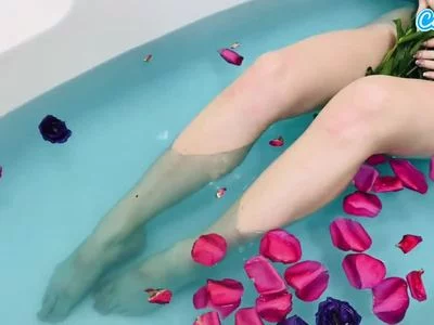 Bathing by karameldior