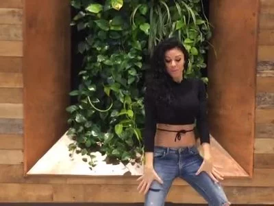 Watch me dance by BritneyLinx