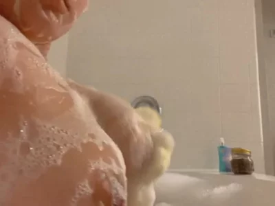 DoloresDelCorazon (zn3fti) XXX Porn Videos - Titties in the bath tub 🧼
