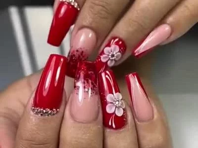 Red nails by LARAFOXX