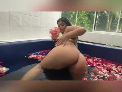 DanyLopez (danylopez) XXX Porn Videos - MASTURBATION IN A BATHTUB, PUSSY FINGERING AND ASS