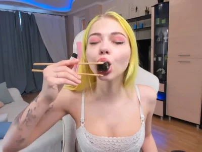 chomping asmr consuption of Asian meal by Rita-Hilts