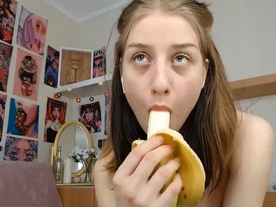 Sasha-Lewis (sasha-lewis) XXX Porn Videos - Sucking a tasty snack!