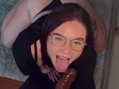 ThickBambii (lovelyclaire) XXX Porn Videos - First time sucking HUGE BBC🍆
