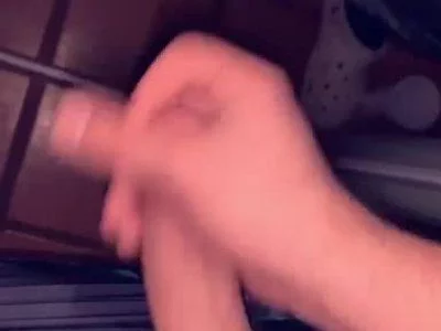 XXXmikeoxbig (xxxmikeoxbig) XXX Porn Videos - Stroking my dick till I bust my load😝