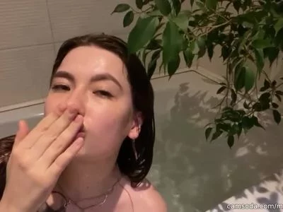 MiaNemalkova (mianemalkova) XXX Porn Videos - everyone a kiss from the bathroom