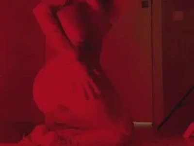 Lexis (manic-pixie-lexis) XXX Porn Videos - Girl in red