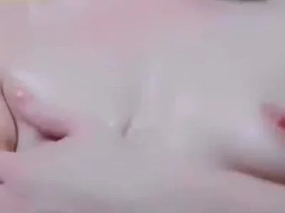 milffanna (milffanna) XXX Porn Videos - Oiling these tits
