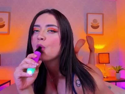 I wait for you very horny to smoke something toget by ashleyysweett